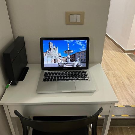 Al 106 Apartment Free Wi-Fi 5 Min Dalla Stazione プラート エクステリア 写真