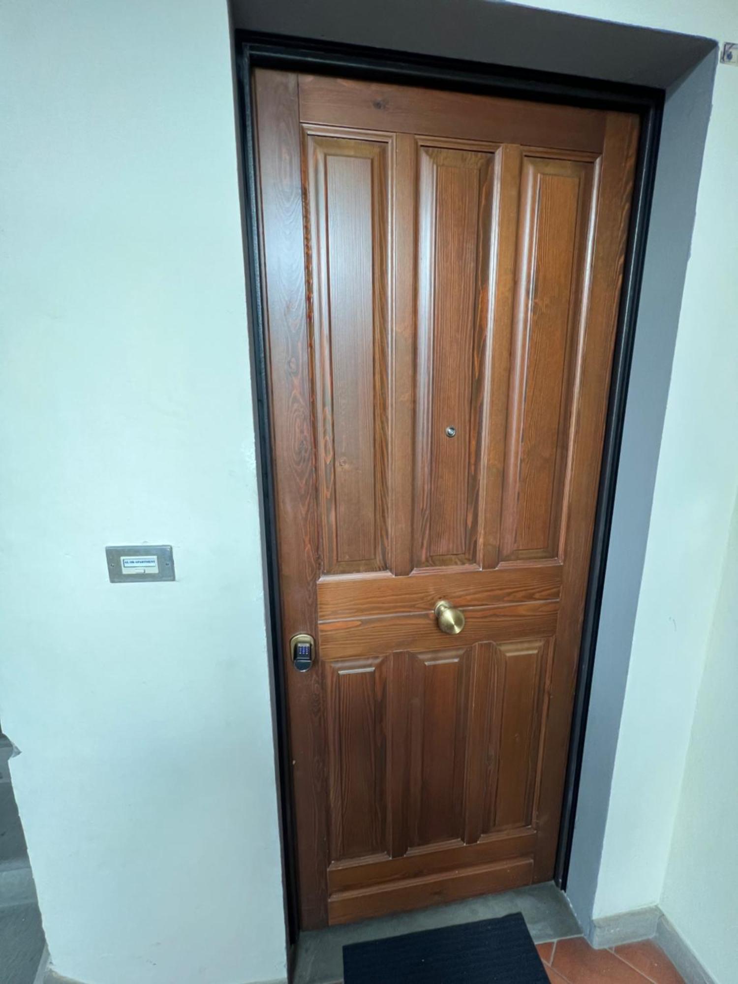 Al 106 Apartment Free Wi-Fi 5 Min Dalla Stazione プラート エクステリア 写真