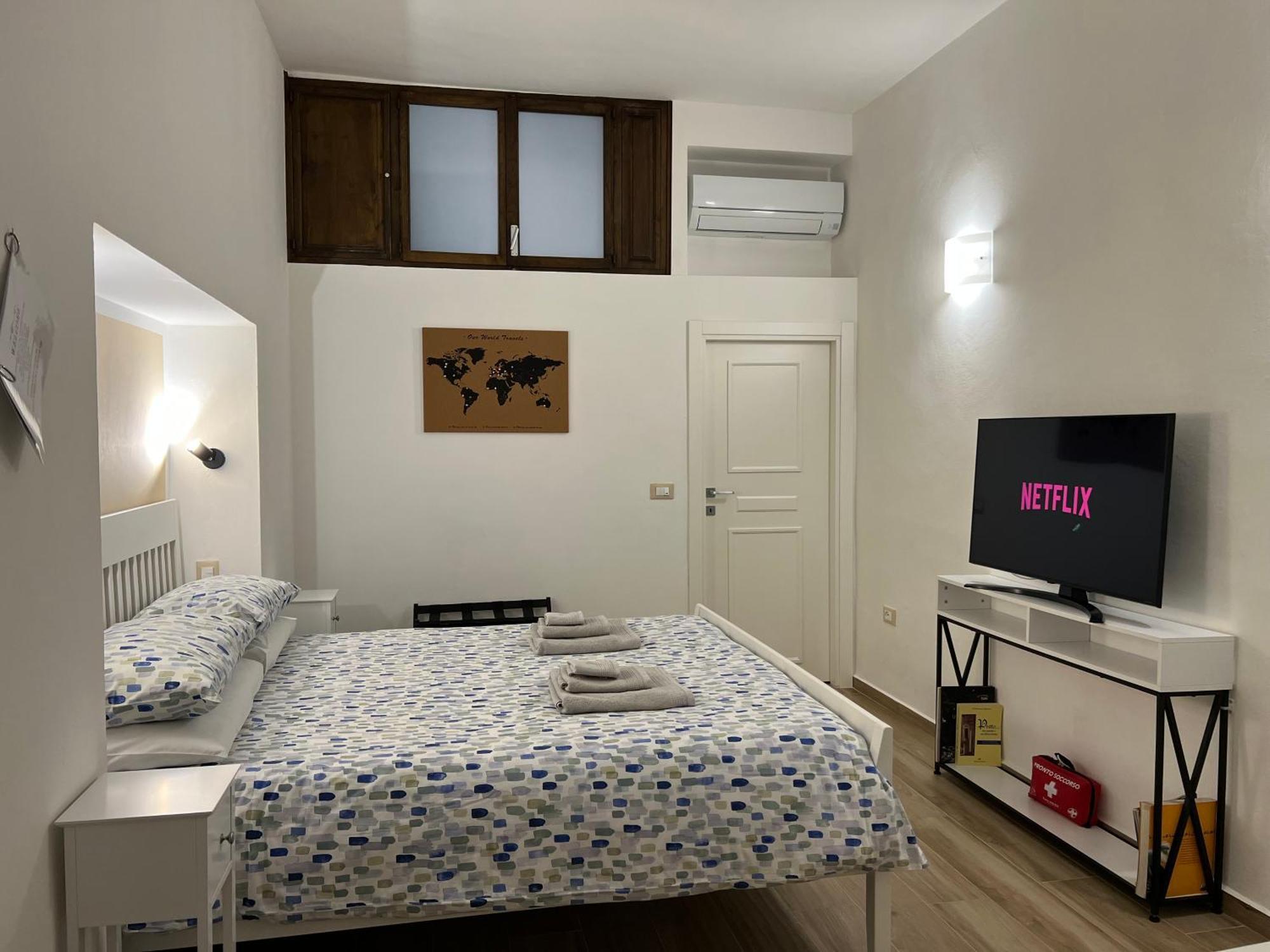 Al 106 Apartment Free Wi-Fi 5 Min Dalla Stazione プラート エクステリア 写真